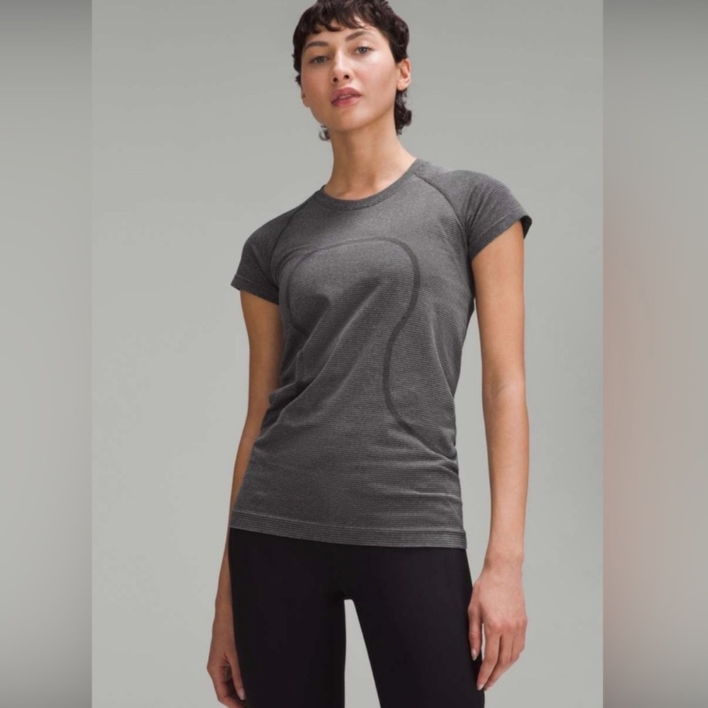 lululemon — Swiftly Tech Short-Sleeve — Size 6